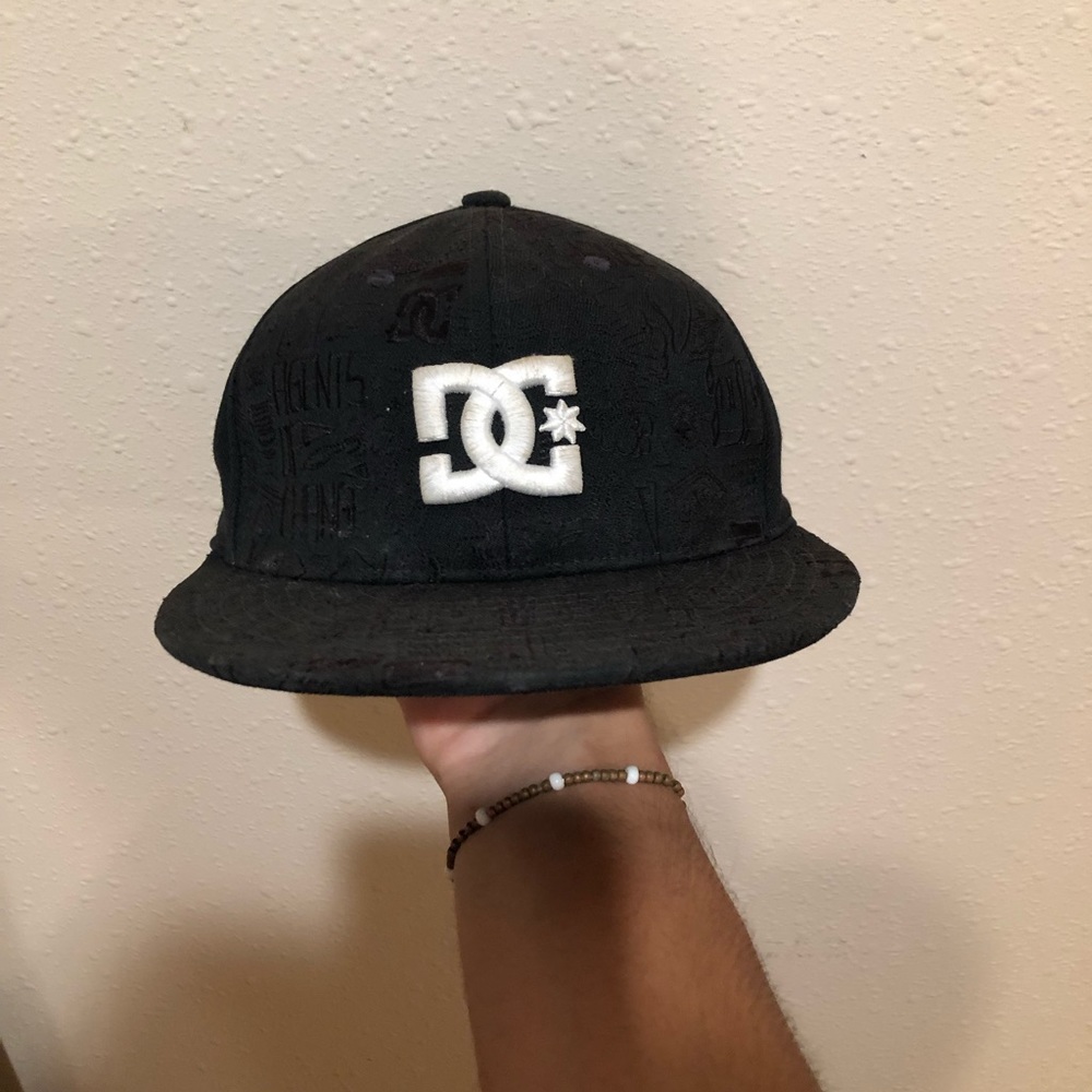 DC - Strapless Hat, 210 Fitted by Flexfit